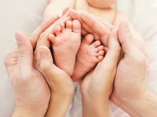 揭开“试管婴儿”的神秘面纱：它并非在试管里长大